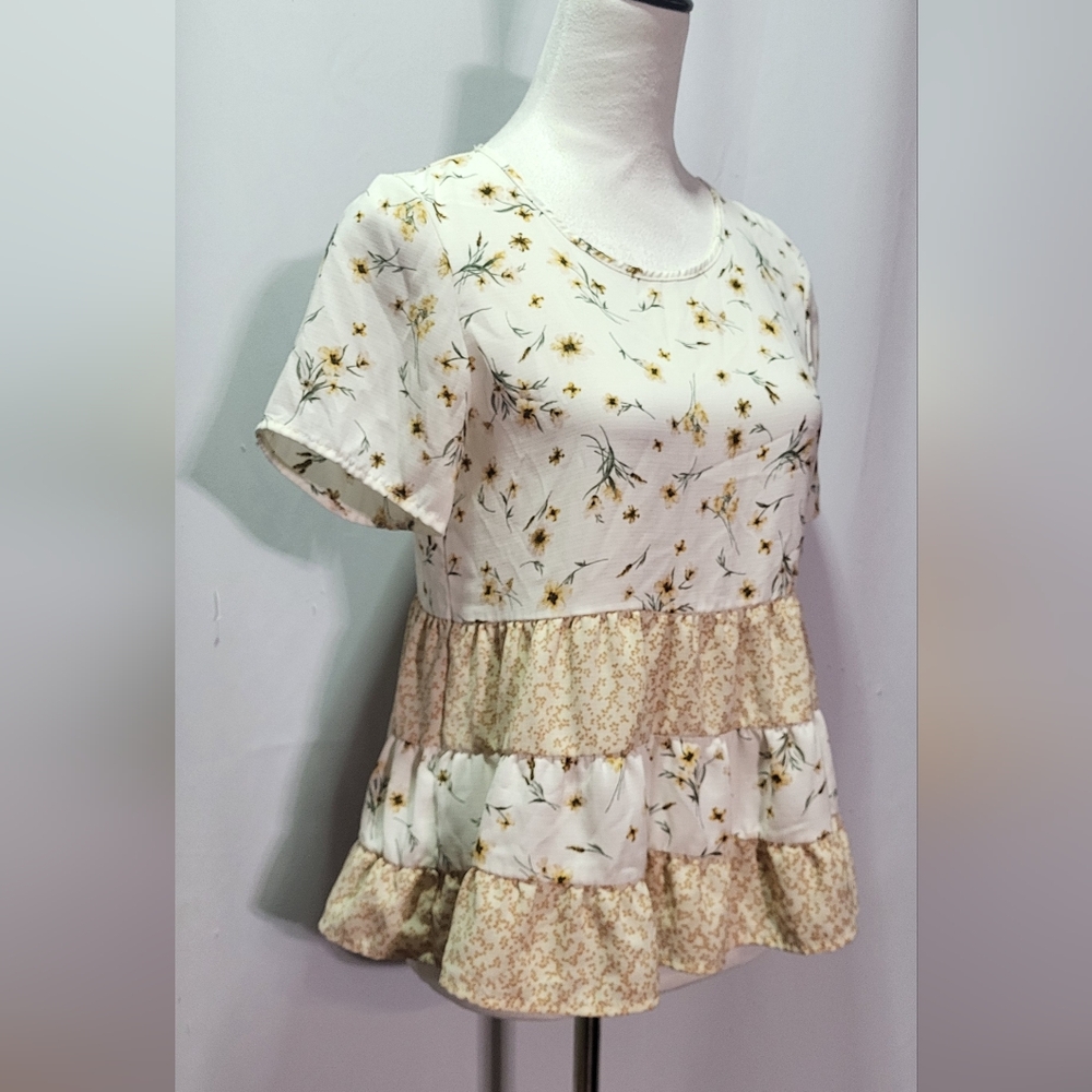 Paper Crane Women's Floral Print Short Sleeve Crewneck Blouse Size Small EUC - Picture 6 of 10